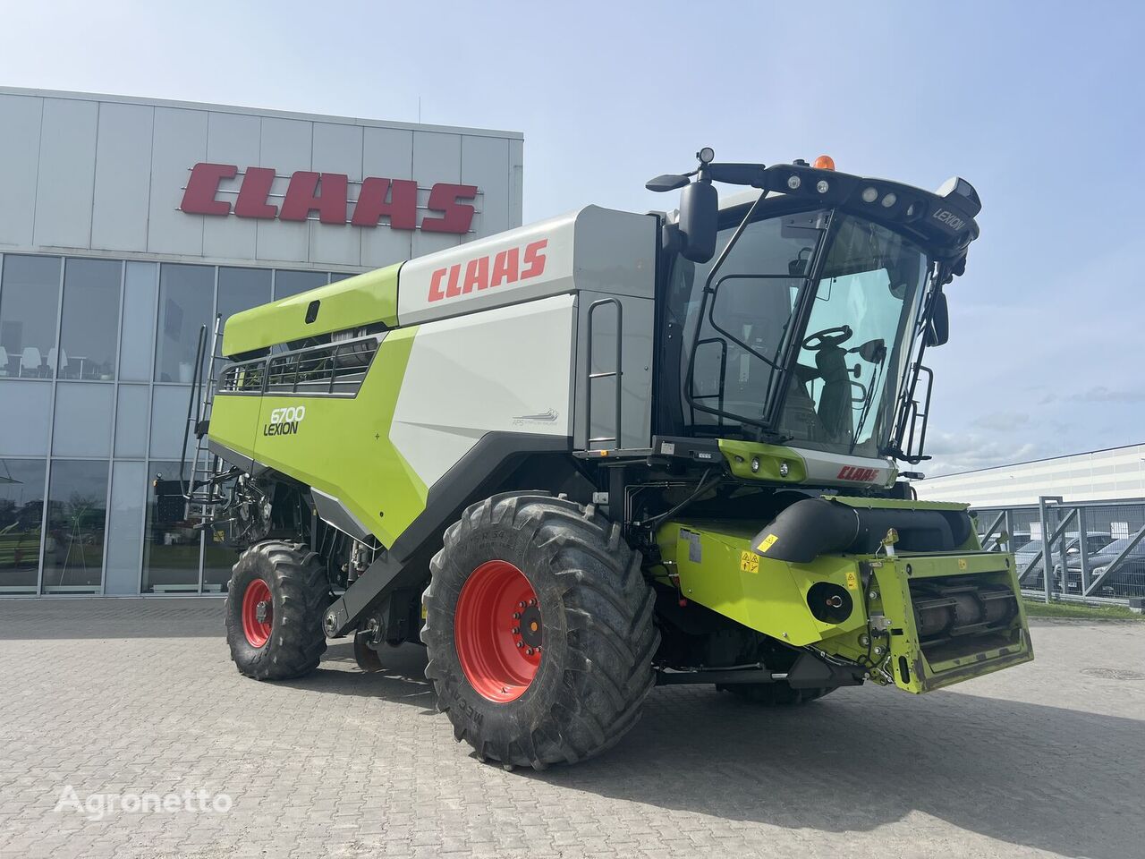 moissonneuse-batteuse Claas 6700