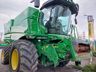 moissonneuse-batteuse John Deere S770