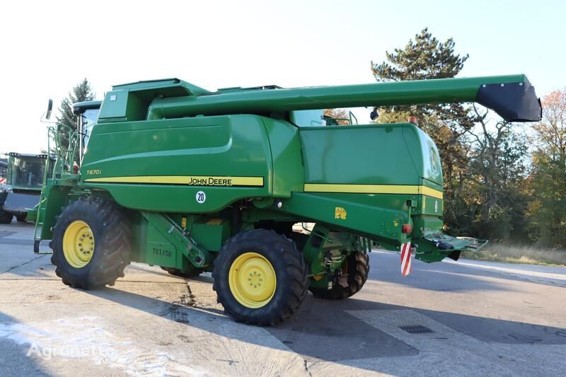 moissonneuse-batteuse John Deere T670