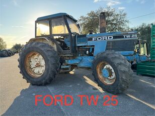 tracteur à roues Ford TW25