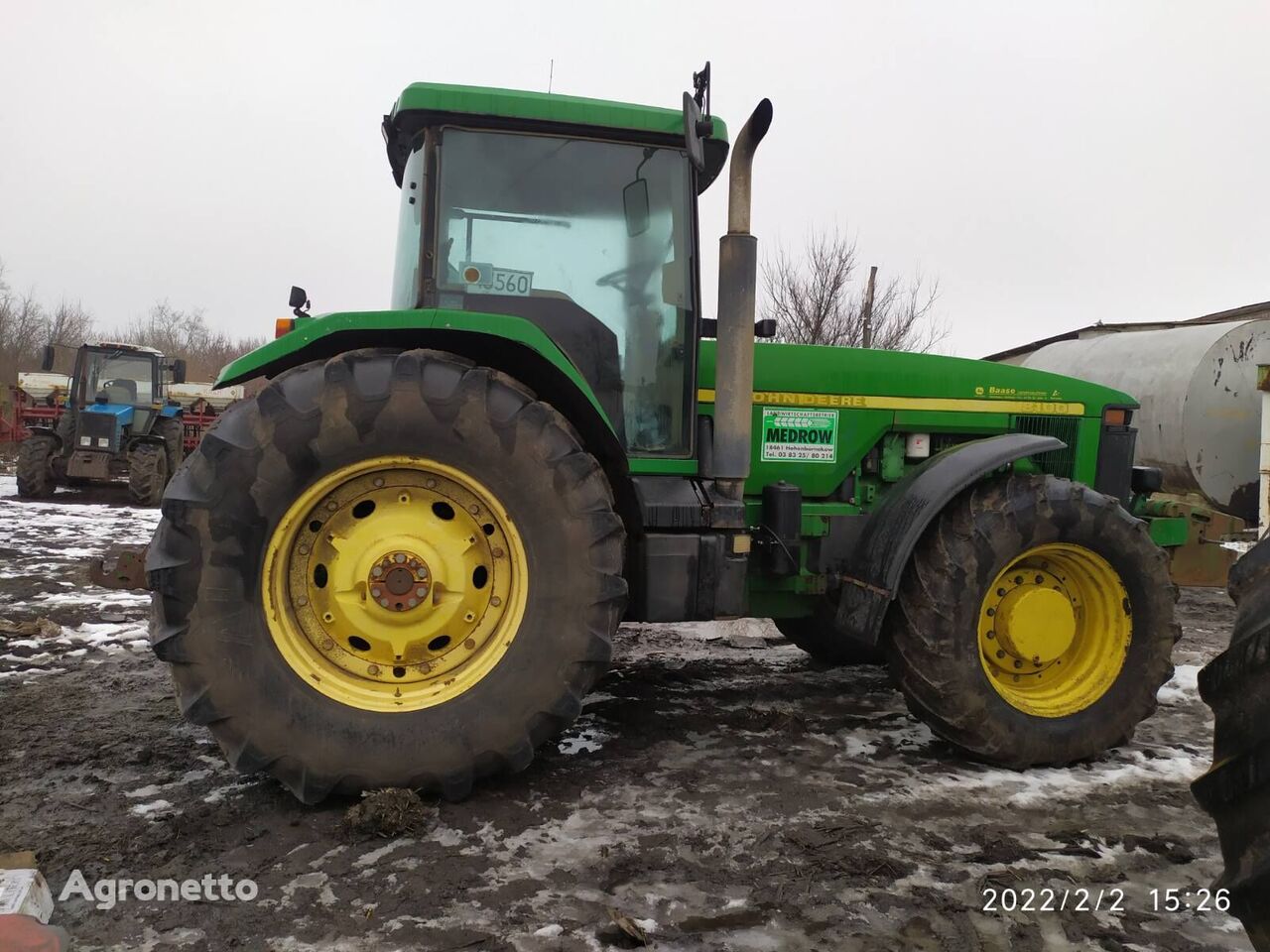 tracteur à roues John Deere 8100  v naiavnosti